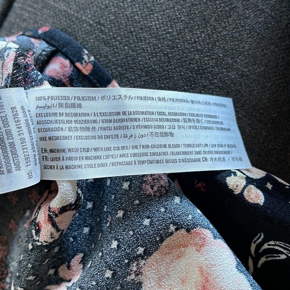 Abercrombie & Fitch Long Sleeve Floral Dress, Size Small, Ruffle/Flowy Skirt••• - Picture 12 of 12